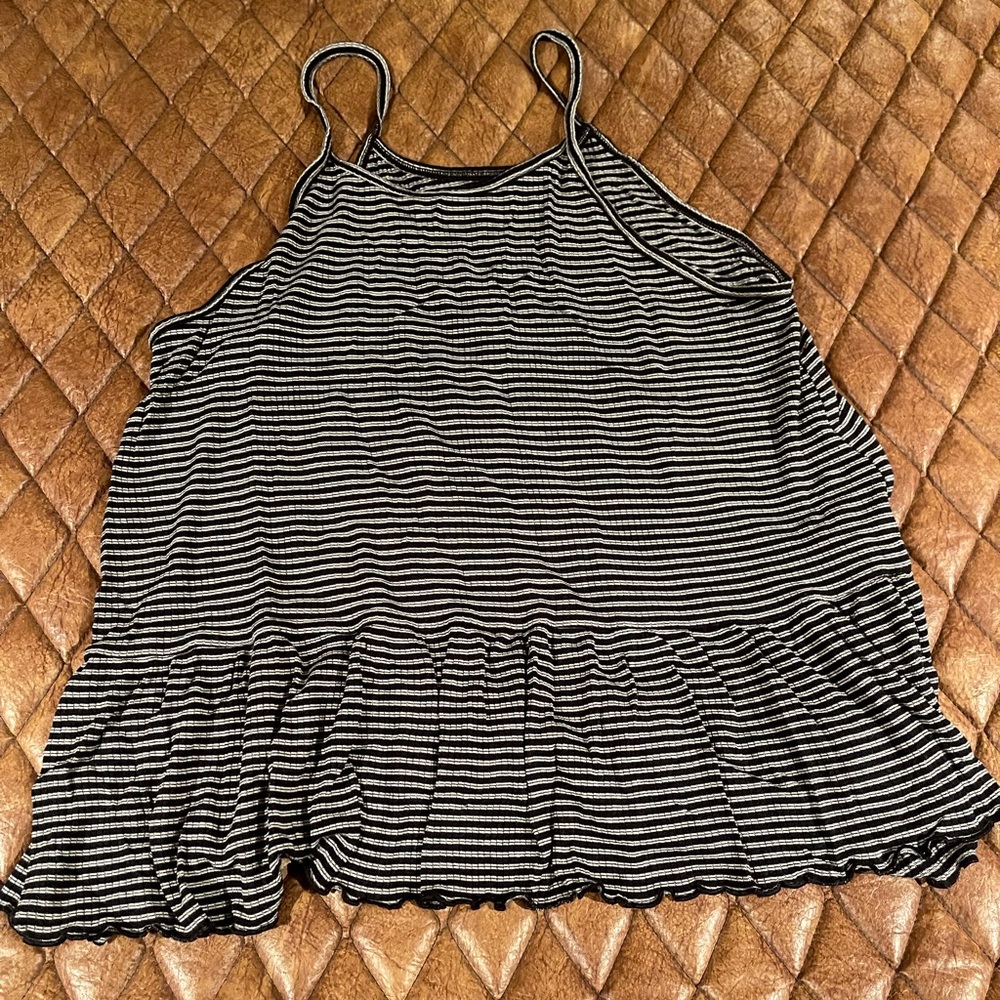 Tank tops - Picture 6 of 10